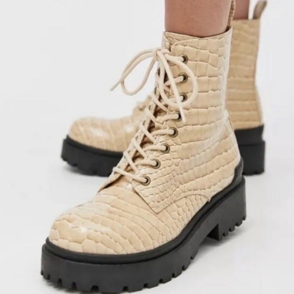 Urban Outfitters Brody Croc Embossed Combat Boots Size 9 - Picture 1 of 12